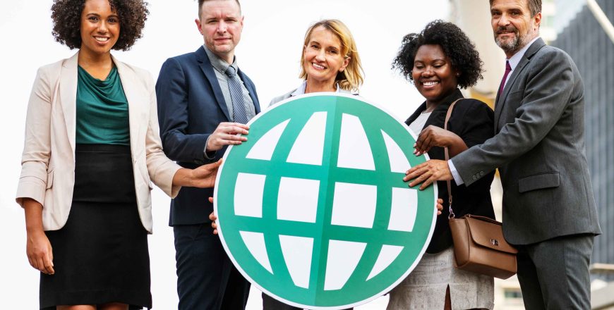 successful-connected-business-people (2)