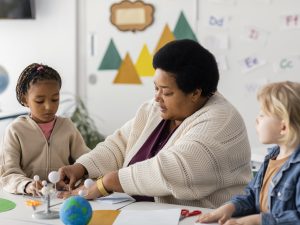 kids-learning-about-planets-classroom